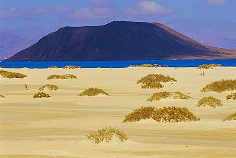 Sandy dunes and 'Isla de los Lobos' in the background, Corralejos, Fuerteventura, Canary Islands, Spain