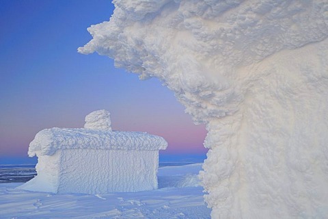 Hut covered with thick frost on Mt. Dundret, Gaellivare, Norrbotten, Lapland, Sweden, Scandinavia, Europe