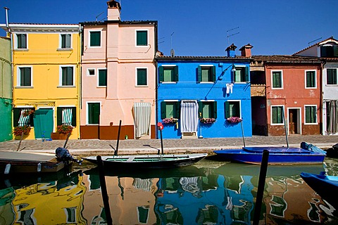 Laguna (lagoon) di Venezia, Burano, A canal with the typical colourful houses, Venice, Italy
