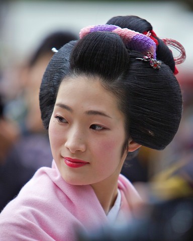 A Maiko taking part in the Setsubun Rituals at Yasaka Shine