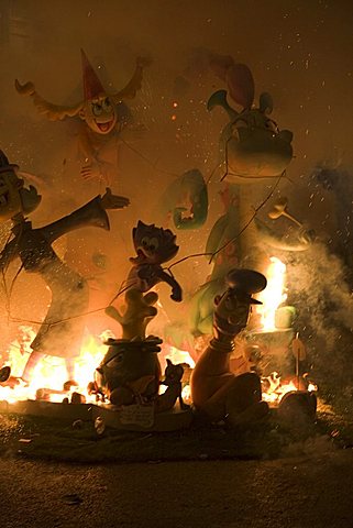 La Crema, the burning of the fallas monuments, the climax of the annual Las Fallas festival in Valencia, Spain, Europe