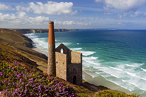 Ruins of Wheal Coates Tin Mine engine house, UNESCO World Heritage Site, near St. Agnes, Cornwall, England, United Kingdom, Europe