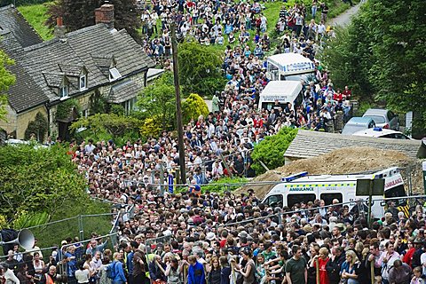 Huge crowds and ambulance crew at the Cheese Rolling Festival, Coopers Hill, Gloucestershire, England, United Kingdom, Europe