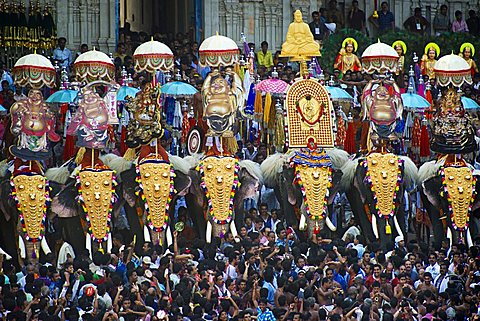 Kudamattam competition, Thrissur Pooram festival, Thrissur, Kerala, India, Asia