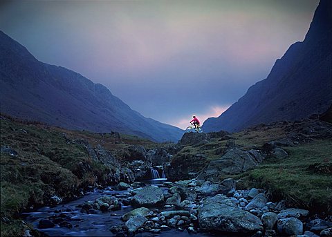 Cyclist on mountain bike, Honister Pass, The Lake District, Cumbria, England, United Kingdom, Europe