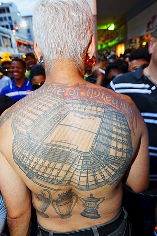 Man wearing a tattoo of the football stadium, Football world cup final draw, 04.12.2009, fans celebrate the drawing of the first round, Long street, Capetown, Western Cape, South Africa, Africa