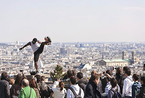 Street artist with football and spectators at Montmartre, Paris, France, Europe