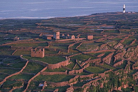 stone forts and walls irish ruins old relics