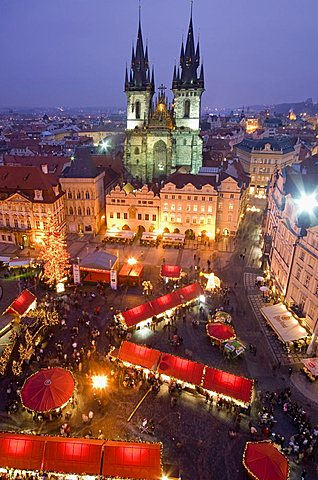 Christmas market at Staromestske (Old Town Square) with Gothic Tyn Cathedral, Stare Mesto (Old Town), UNESCO World Heritage Site, Prague, Czech Republic, Europe