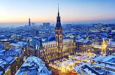 Town hall and Christmas market at dusk, Hamburg, Germany, Europe