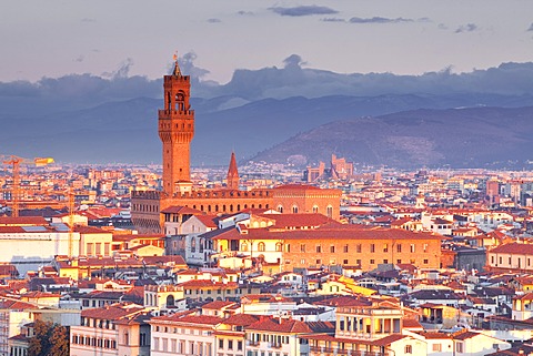 The view from Piazzale Michelangelo over to the historic city of Florence, UNESCO World Heritage Site, Florence, Tuscany, Italy, Europe
