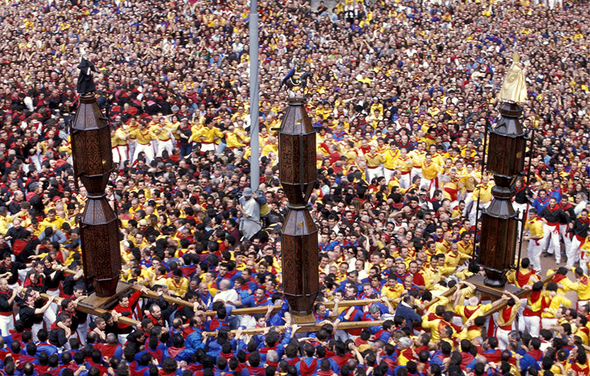 Colourful crowds at La Corsa dei Ceri